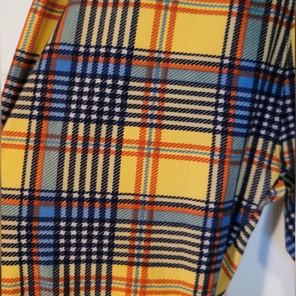 Soft Plaid Leggings - Picture 2 of 4